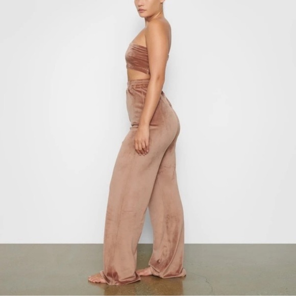 SKIMS Velour High Waisted Pant in Sienna Size XS, Excellent Condition, No Tags - Picture 3 of 5
